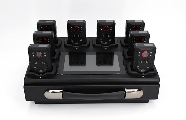 8 ports docking station with screen 1